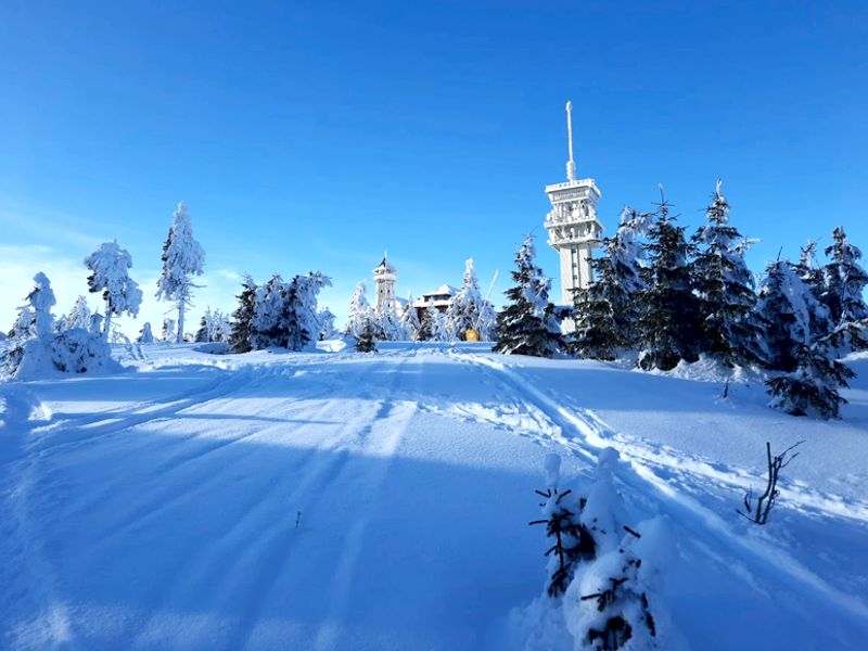 GAZZA RENT půjčovna skialp Karlovy Vary